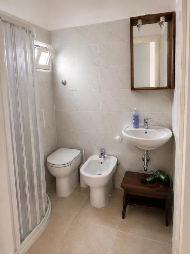 a bathroom with a toilet and a sink at Casa Mare con finestra su balcone in Polignano a Mare
