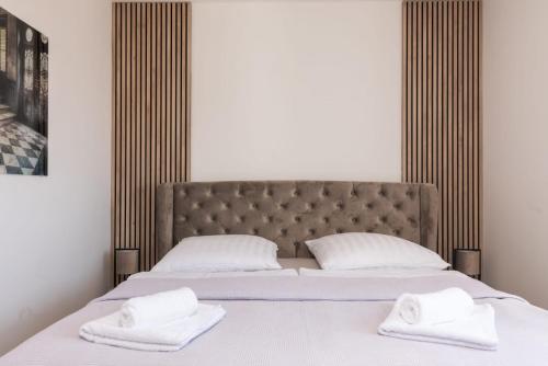 Modern Apartment with Private Jacuzzi Mikis