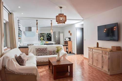 a living room with a white couch and a table at Villa Raziel in Cártama