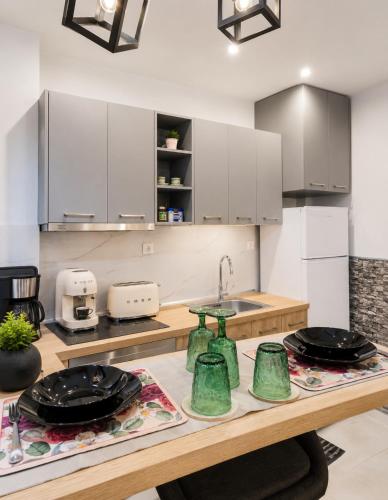 45sqm , Center , 20m Tsimiski Str , 65'' tv , Netfix , Optical Fiber - Opposite HELEXPO