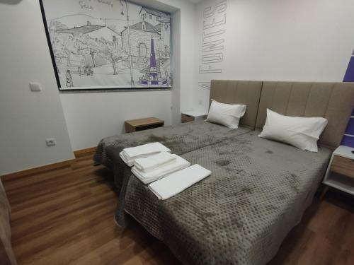 a bedroom with a bed with two towels on it at SeiaVilla - 4 Fontes in Seia
