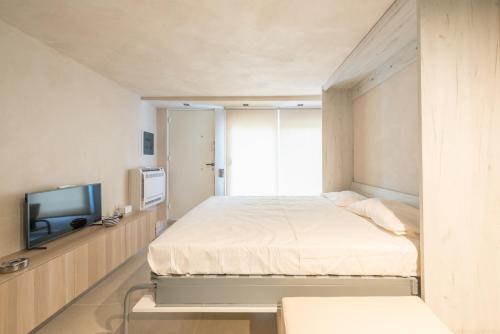 Brand New Modern Studio in Faliro - Private garden