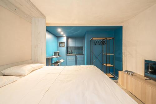 Brand New Modern Studio in Faliro - Private garden
