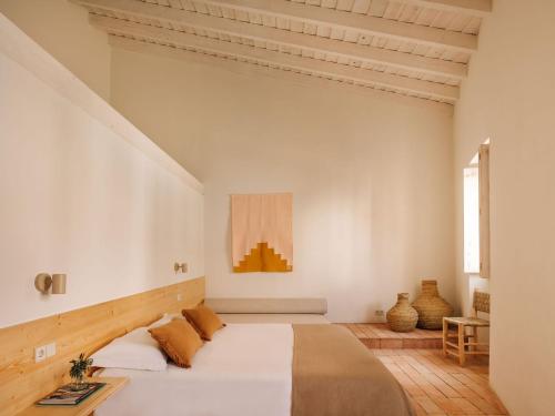 a bedroom with a large bed in a room at Casa Dez - Pedrogão do Alentejo in Pedrógão