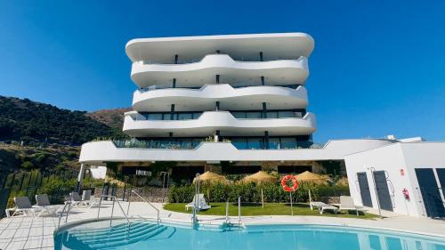 Brand New XL Terrace 2 Bedrooms 2 Bathrooms Pool Parking