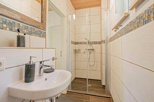 a bathroom with a sink and a shower at Ferienhaus Oscar in Garz