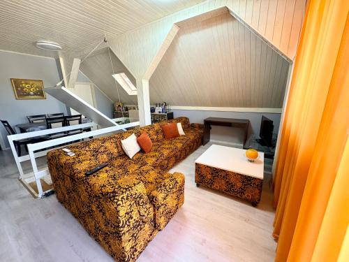 a living room with a couch and a table at Oli vendégház in Balatonboglár