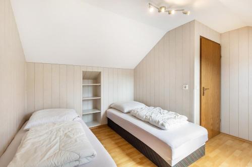 two beds in a room with white walls at Erholungspark Wilhelmsruh in Möhnesee