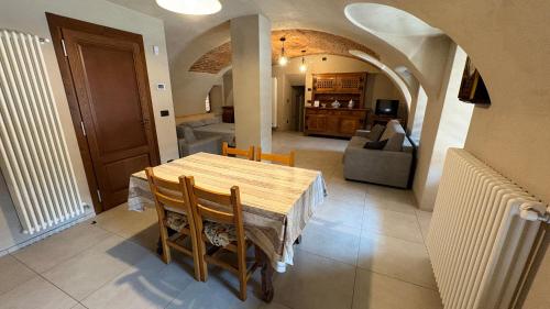 a dining room table and chairs in a room at Il cortile in Boves