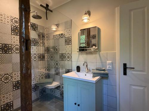 a bathroom with a sink and a mirror at Misses Greenday in Bad Suderode