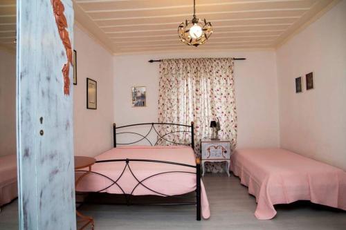 Ένα ή περισσότερα κρεβάτια σε δωμάτιο στο Toula's house 2