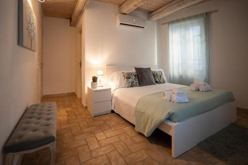 a bedroom with a bed with two towels on it at Il Grottino Relais & Spa in Gualdo Cattaneo