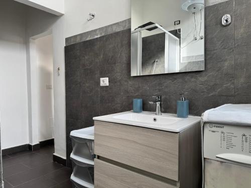 a bathroom with a sink and a toilet and a mirror at Villa Melia Apartments in San Roberto