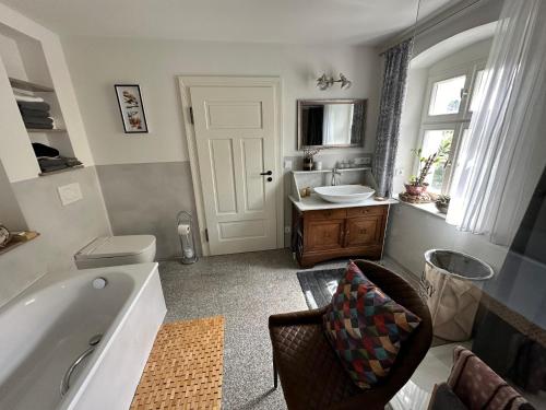 a bathroom with a tub and a toilet and a sink at Ferienwohnung im Künstlerhaus KUSCH in Schönsee