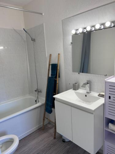 a bathroom with a sink and a tub and a toilet at Studio 20m2 avec balcon in Corte