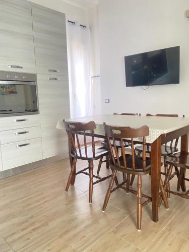 a dining room with a table and chairs at CASA FLORIS in Tertenìa