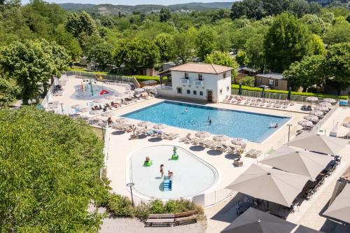 an overhead view of a pool at a resort at Camping RCN La Bastide en Ardèche in Sampzon