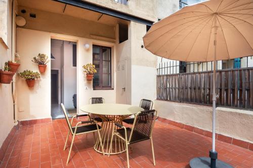 Sunny Apartment with Private Terrace in Gracia, Barcelona