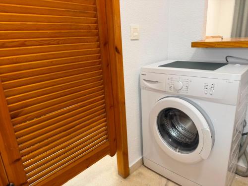 Blasco Ibañez apartment by Del Cura beach