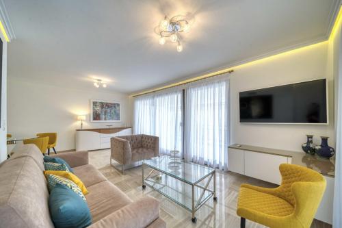 REF 1408 - Cannes Back Croisette - Sea view apartment for rent