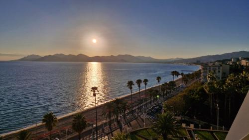 Cannes FRONT DE MER SEA FRONT