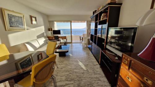 Cannes FRONT DE MER SEA FRONT