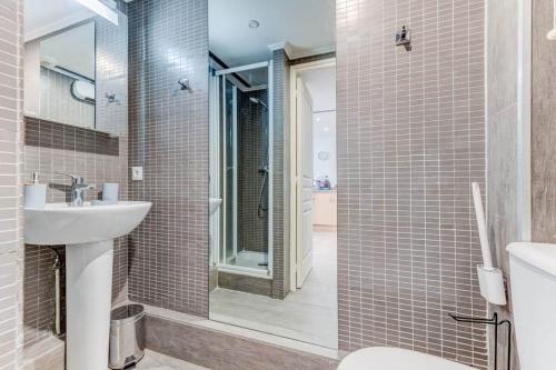 Appartement calme, central, clim, 5 min des plages
