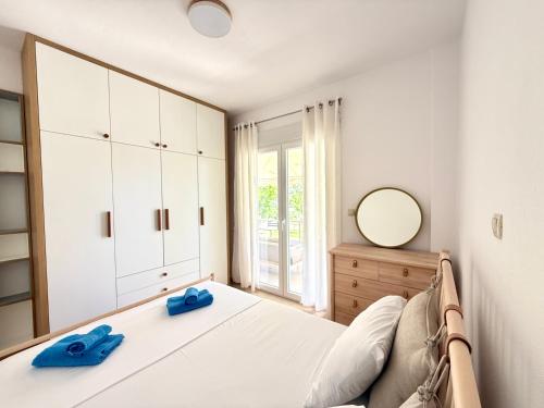 New apartment with private yard 150m from beach