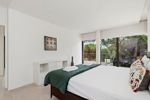 002 Stylish 5 Bed Villa With Private Infinity Pool
