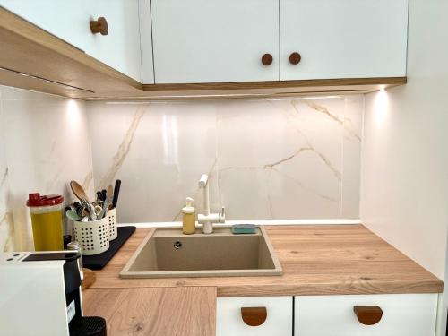 New apartment with private yard 150m from beach