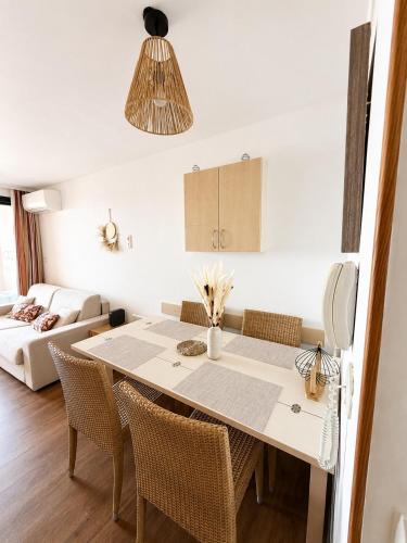 Charming stay for 4, Sea view, pool in Cannes