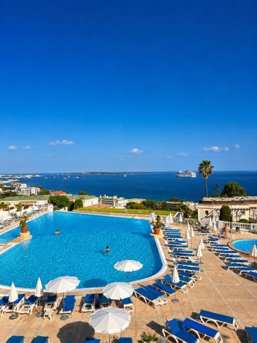 Charming stay for 4, Sea view, pool in Cannes