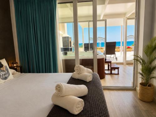 a hotel room with a bed with towels on it at Villa Dru in Roquetas de Mar