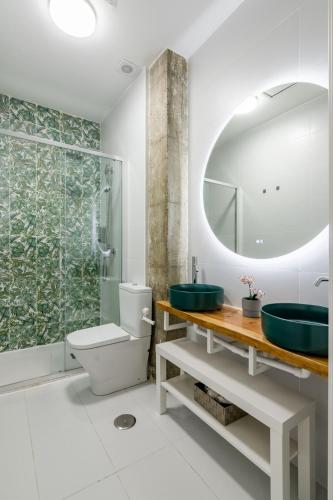 Madrid Ventas II, 6 bedrooms for 12 people