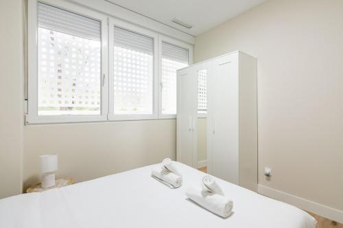 Madrid Ventas II, 6 bedrooms for 12 people