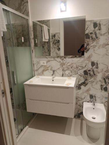 a bathroom with a sink and a toilet at VillaGioveRooms in Prato