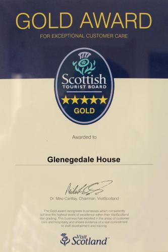 Certifikát, hodnocení, plakát nebo jiný dokument vystavený v ubytování Glenegedale House