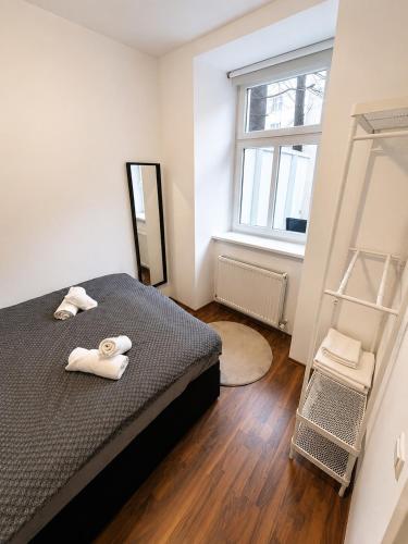 Spacious Garden Apartment 2 Bedrooms Private Terrace Near Metro