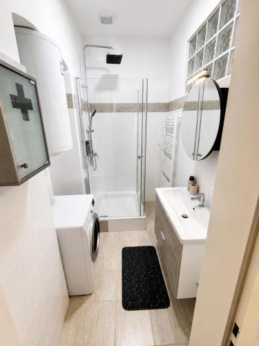 Spacious Garden Apartment 2 Bedrooms Private Terrace Near Metro