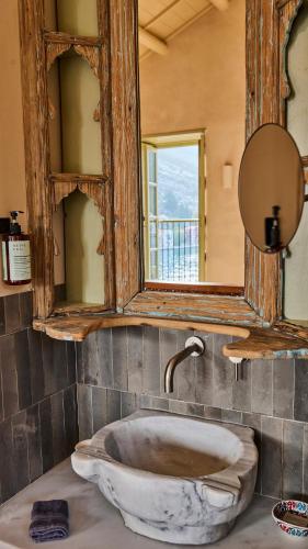 a bathroom with a sink and a mirror at Casa Mediterraneo Hotel in Meyisti
