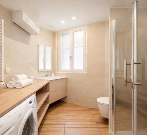 Fabulous property near Pantheon with lift