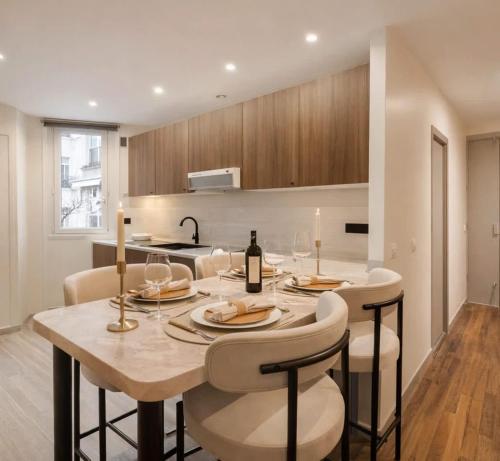 Fabulous property near Pantheon with lift