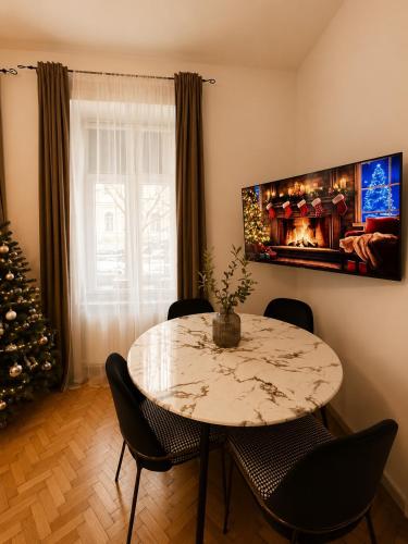 Apartment 5 min Schönbrunn Gloriette, Direct to City Center, Free Parking