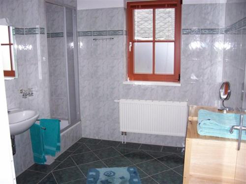 Salle de bains dans l'établissement Appartements An der Muehle