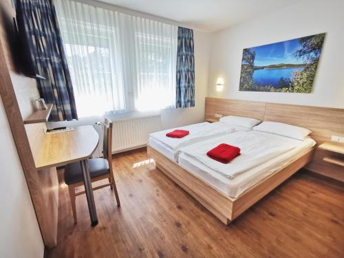a bedroom with a bed and a desk in it at Gasthof Jörns in Diekholzen