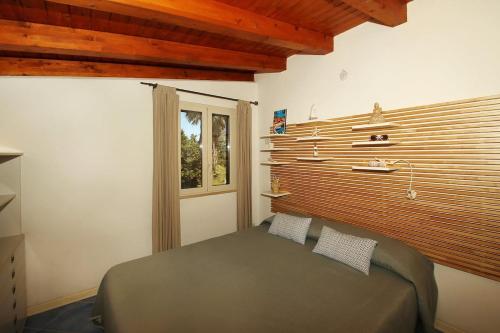 a bedroom with a large bed with a window at Villa Silvia direttamente sul mare in Caronia Marina
