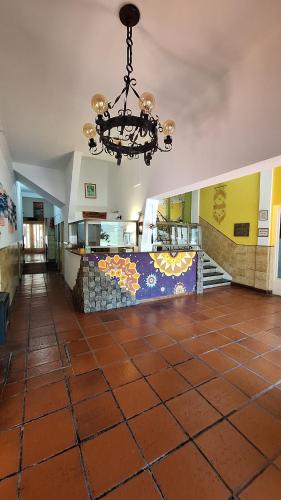 a room with a chandelier and a tile floor at Hotel 7 De Septiembre in San Clemente del Tuyú
