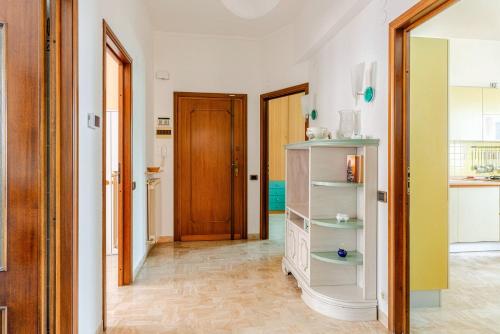 a room with a hallway with a wooden door at Apartment Superiore a 950 metri dal mare in Albisola Superiore