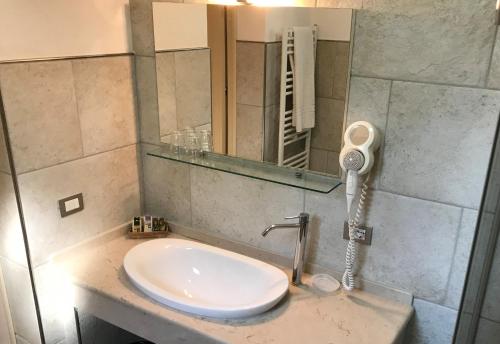 a bathroom with a sink and a mirror at Relais Masseria della Colomba - Agriturismo in Francavilla Fontana