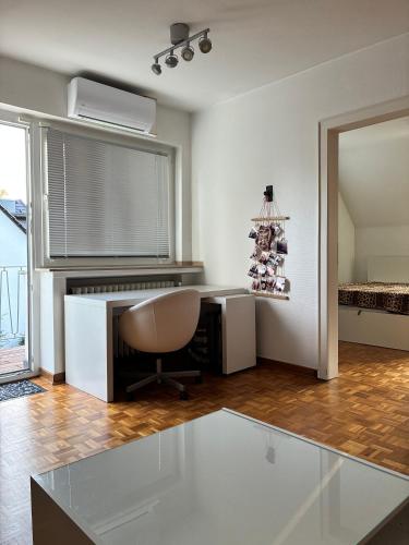 an office with a desk and a chair and a keyboard at Studio Mel in Mülheim an der Ruhr